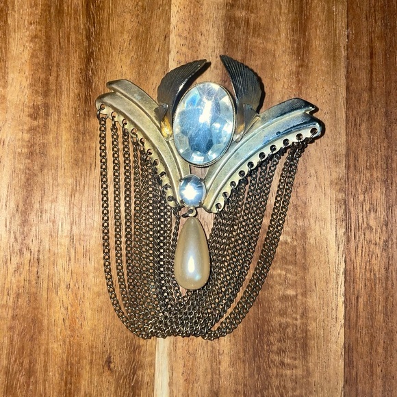 Elegant Art Deco Gold Plated Chain Brooch - Picture 2 of 3